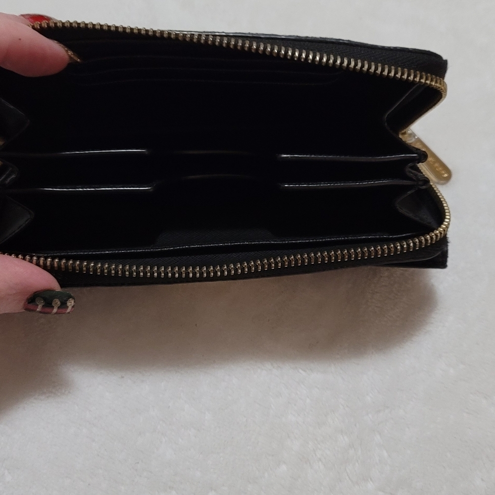 Micheal Kors Wallet - Picture 2 of 3